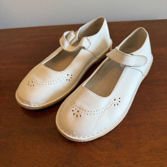 L'Amour White Mary Jane Dress Shoes - Picture 1 of 6